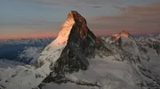 Das Matterhorn: 4.478 Meter reckt sich der ber&uuml;hmteste Gipfel des Kontinents dem Himmel entgegen.