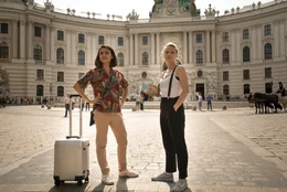 Audrey (Mila Kunis, l.); Morgan (Kate McKinnon, r.)