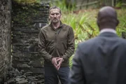 Robert (Christopher Eccleston, l.) und Mark (Paterson Joseph, r.) treffen im Haus von Robert wieder aufeinander, um die Ereignisse zu besprechen. Robert (Christopher Eccleston, l.) und Mark (Paterson Joseph, r.) treffen im Haus von Robert wieder aufeinander, um die Ereignisse zu besprechen.