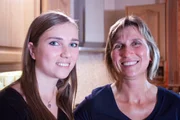 Gastgeberin Renate Schmidt (rechts) mit Tochter Julia.
