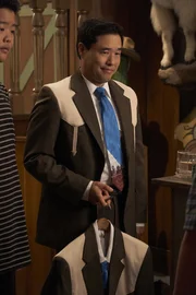 Louis Huang (Randall Park)