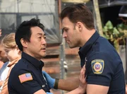 Howie "Chimney" Han (Kenneth Choi, l.); Eddie Diaz (Ryan Guzman, r.)