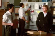 Rekonstruieren den Mord, damit sie den M&ouml;rder schnellstm&ouml;glich fassen k&ouml;nnen: Kimball Cho (Tim Kang, l.), Patrick Jane (Simon Baker, r.) und Wayne Rigsby (Owain Yeoman, M.) ...