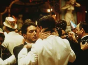 Michael Corleone (Al Pacino, l.) macht mit einem seiner M&auml;nner klar, dass er keinen Widerspruch duldet.