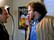 Mr. Downey (Shuler Hensley), der Vater einer ermordeten 15-jährigen Schülerin, ist voller Wut und will den Mörder auf eigene Faust suchen. Detective Elliot Stabler (Christopher Meloni) muss ihn erst einmal beruhigen. Mr. Downey (Shuler Hensley), der Vater einer ermordeten 15-jährigen Schülerin, ist voller Wut und will den Mörder auf eigene Faust suchen. Detective Elliot Stabler (Christopher Meloni) muss ihn erst einmal beruhigen.