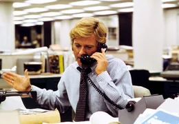 Unerm&uuml;dlich recherchiert Bob Woodward (Robert Redford) im Watergate-Fall.