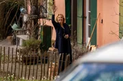 Anneliese Freese (Michaela May) denkt, dass ihr wertvolles Gemälde bei der Polizei gut aufgehoben ist.
