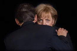 Angela Merkel (r.)
