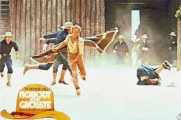 Der Revolverheld Nobody (Terence Hill) bestreitet sein Leben, indem er Banditen zum Duell herausfordert und vom anwesenden Publikum reichlich Eintrittsgeld kassiert ...