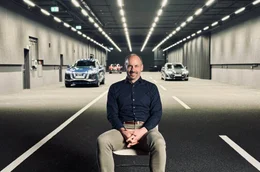 Lichtdesigner Dr. Michael Kruppa im unterirdischen Lichttunnel bei Audi in Ingolstadt. Hier werden n&auml;chtliche Fahrsituationen simuliert.