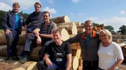 Familie Bulthaup im Sägewerk Bulthaup in Melle mit (v.l.n.r.): Schwiegersohn, Söhne Lars, Chris und Yannic, Vater Heinrich und Mutter Monica.