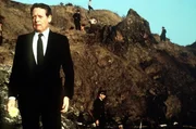 Der Gef&auml;ngnisdirektor (Patrick McGoohan) von Alcatraz f&uuml;hrt ein eisernes Regiment auf seiner Insel in der Bucht von San Francisco. Alcatraz gilt als das einzige ausbruchsichere Gef&auml;ngnis der Welt. Bis der Ausbrecherk&ouml;nig Morris auf "The Rock" inhaftiert wird ...