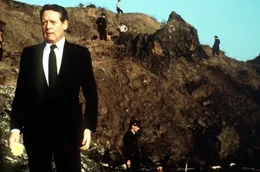 Der Gef&auml;ngnisdirektor (Patrick McGoohan) von Alcatraz f&uuml;hrt ein eisernes Regiment auf seiner Insel in der Bucht von San Francisco. Alcatraz gilt als das einzige ausbruchsichere Gef&auml;ngnis der Welt. Bis der Ausbrecherk&ouml;nig Morris auf "The Rock" inhaftiert wird ...