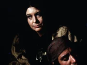 Das kranke Baby von Franzia (Karen Kondan, l.) braucht dringend Hilfe, doch das Clan-Oberhaupt Volta (Gregory Sierra, r.) ist zu stolz, um Hilfe anzunehmen ... Das kranke Baby von Franzia (Karen Kondan, l.) braucht dringend Hilfe, doch das Clan-Oberhaupt Volta (Gregory Sierra, r.) ist zu stolz, um Hilfe anzunehmen ...