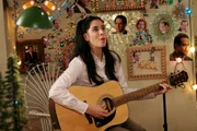 Marci Maven (Sarah Silverman) gibt alles, um ihrem Idol Mr. Monk zu gefallen. Sie hat ihr ganzes Zimmer mit seinen Fotos dekoriert. Das kommt selbst dem verschrobenen Mr. Monk recht seltsam vor.