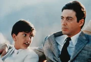 Michael Corleone (Al Pacino, r.) mit seinem Sohn Anthony Corleone (James Gounaris, l.)