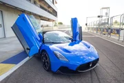 Der Maserati MC20 auf der Rennstrecke.