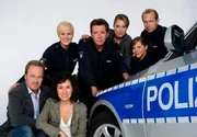L-R: Henning Schulz (Till Demtr&macr;der), Hariklia "Harry" M&circ;ller (Maria Ketikidou), Katja Metz (Anja Nejarri), Dirk Matthies (Jan Fedder),  Frau K&cedil;ppers (Saskia Fischer), Nicole Beck (Sophie Moser), Lothar Kr&cedil;ger (Peter Heinrich Brix).