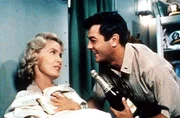 Der Krieg kann Playboy Evans (Tony Curtis) nicht vom Flirten mit der h&uuml;bschen Krankenschwester Barbara (Dina Merrill) abhalten.