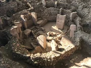 In Göbekli Tepe finden sich Überreste einer Steinanlage, die manche für den ältesten Tempel der Welt halten. Was lässt sich daraus über die Entstehung von Gottesvorstellungen lernen?