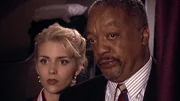 Celeste (Hudson Leick), Sam (Paul Winfield) v.l.