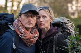 Was geht da vor sich? Anke (Sabine Waibel) und Enno (Roman Knižka) staunen &uuml;ber ihre Ex-Partner.