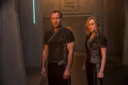 Walter Lawson / Mar-Vell (Jude Law) und Carol Danvers/Captain Marvel (Brie Larson)