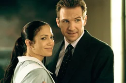 Hat ihre Liebe eine Chance?: Christopher Marshall (Ralph Fiennes, r.), und Marisa Ventura (Jennifer Lopez, l.) ...; Hat ihre Liebe eine Chance?: Christopher Marshall (Ralph Fiennes, r.), und Marisa Ventura (Jennifer Lopez, l.) ...