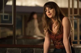 Emily Summerspring (Dakota Johnson)