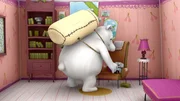 Albert versteckt heimlich einen Magnus-Roboter bei Henrietta.