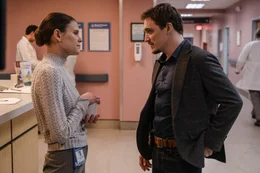 Rose Cotter (Sosie Bacon) und Joel (Kyle Gallner)