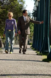 Monk (Tony Shalhoub, r.) macht kleine Fortschritte beim Ablegen seiner Neurosen, was auch Natalie (Traylor Howard, l.) sehr erstaunt ...