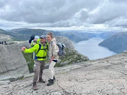 Bergsteigen mit Aussicht - in Norwegen locken beeindruckende Landschaften.