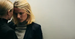 Mavie H&ouml;rbiger (Elise), Valerie Pachner (Lola).