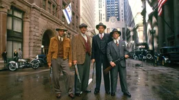 V. li. n. re.: George Stone (Andy Garcia), Jim Malone (Sean Connery), Eliot Ness (Kevin Costner) und Oscar Wallace (Charles Martin Smith) haben sich zum Ziel gesetzt, den Gangster Al Capone dingfest zu machen.