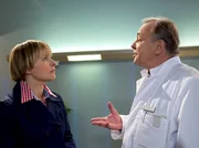 Prof. Simoni (Dieter Bellmann) erzählt Bärbel Vogel (Isabel Tuengerthal) von seinem Verdacht, dass Freds Wundinfektion psychosomatische Gründe hat, das so genannte "Münchhausen-Syndrom". Bärbel denkt allerdings, dass die Ärzte gepfuscht haben und wehrt sich heftig gegen Simonis Vermutung.