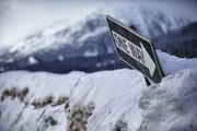 Der Coquihalla Highway in Kanada gehört zu den gefährlichsten Schnellstraßen der Welt. Das Team von Jamie Davis Heavy Rescue rückt aus, wenn Lkws bei Eis und Schnee in Not sind ... Der Coquihalla Highway in Kanada gehört zu den gefährlichsten Schnellstraßen der Welt. Das Team von Jamie Davis Heavy Rescue rückt aus, wenn Lkws bei Eis und Schnee in Not sind ...