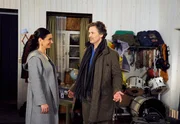 Durch ein Missverständnis schenkt Vera (Sandra Speichert, l.) Jan (Timothy Peach, r.) ein Drumset. Wodurch dieser sich sogleich als Drummer in Hannes Band wiederfindet. Durch ein Missverständnis schenkt Vera (Sandra Speichert, l.) Jan (Timothy Peach, r.) ein Drumset. Wodurch dieser sich sogleich als Drummer in Hannes Band wiederfindet.