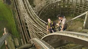 Carsten Hennig und Jan Schlösser prüfen Europas größte Holzachterbahn im Heidepark Soltau.