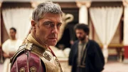 Pontius Pilatus (Vincent Regan, l.)