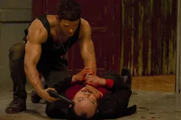 Kann es sich nicht leisten, lange zu fackeln: Jake (Kellan Lutz, l.) ...