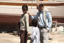 Julie Abrams (Zo&eacute; F&eacute;lix,l.), Philippe (Kad Merad,r.)