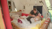 Christian Fröhlichs Arbeitstag als Intensivpfleger dauert 12 Stunden – genauso lang wie früher in der Festanstellung.