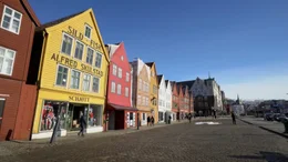 In Bergen, dem &bdquo;Tor zu den Fjorden&ldquo;, beginnt die Reise in den Norden Norwegens.