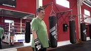 Carsten (Foto) und Kumpel Jean trainieren für einen Boxkampf