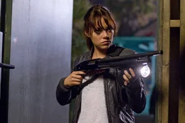 Glauben, in Kalifornien vor den Zombies sicher zu sein: Wichita (Emma Stone) und ihre Schwester Little Rock begehen einen fatalen Fehler ...