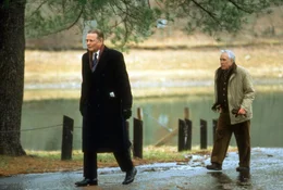 Ist &uuml;berhaupt nicht am&uuml;siert, dass das Videoband abhanden gekommen ist - der NSA-Direktor Thomas Reynolds (Jon Voight, l.)