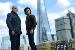 L-R: Harry Pearce (Peter Firth), Will Holloway (Kit Harington)