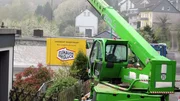 Vor der neuen Baustelle ist bereits schweres Gerät eingetroffen. Vor der neuen Baustelle ist bereits schweres Gerät eingetroffen.