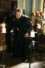 Als ein Sch&uuml;ler die Frauenrechtlerin Lady Godiva aus dem Mittelalter in die Schule zaubert, kommt unbemerkt der b&ouml;se Lord Dyson (Maury Sterling) mit in die Gegenwart und sorgt f&uuml;r Chaos ...